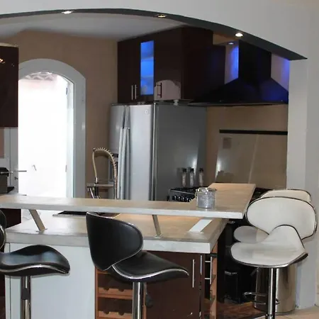 Contemporaine T5 Avec Piscine A *
