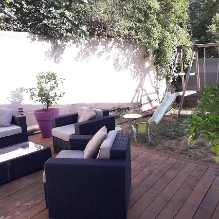 Villa Contemporaine T5 Avec Piscine A *