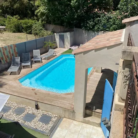 Contemporaine T5 Avec Piscine à Villa Cassis